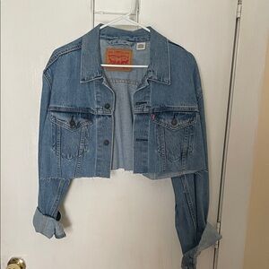 Levi’s cropped denim jacket